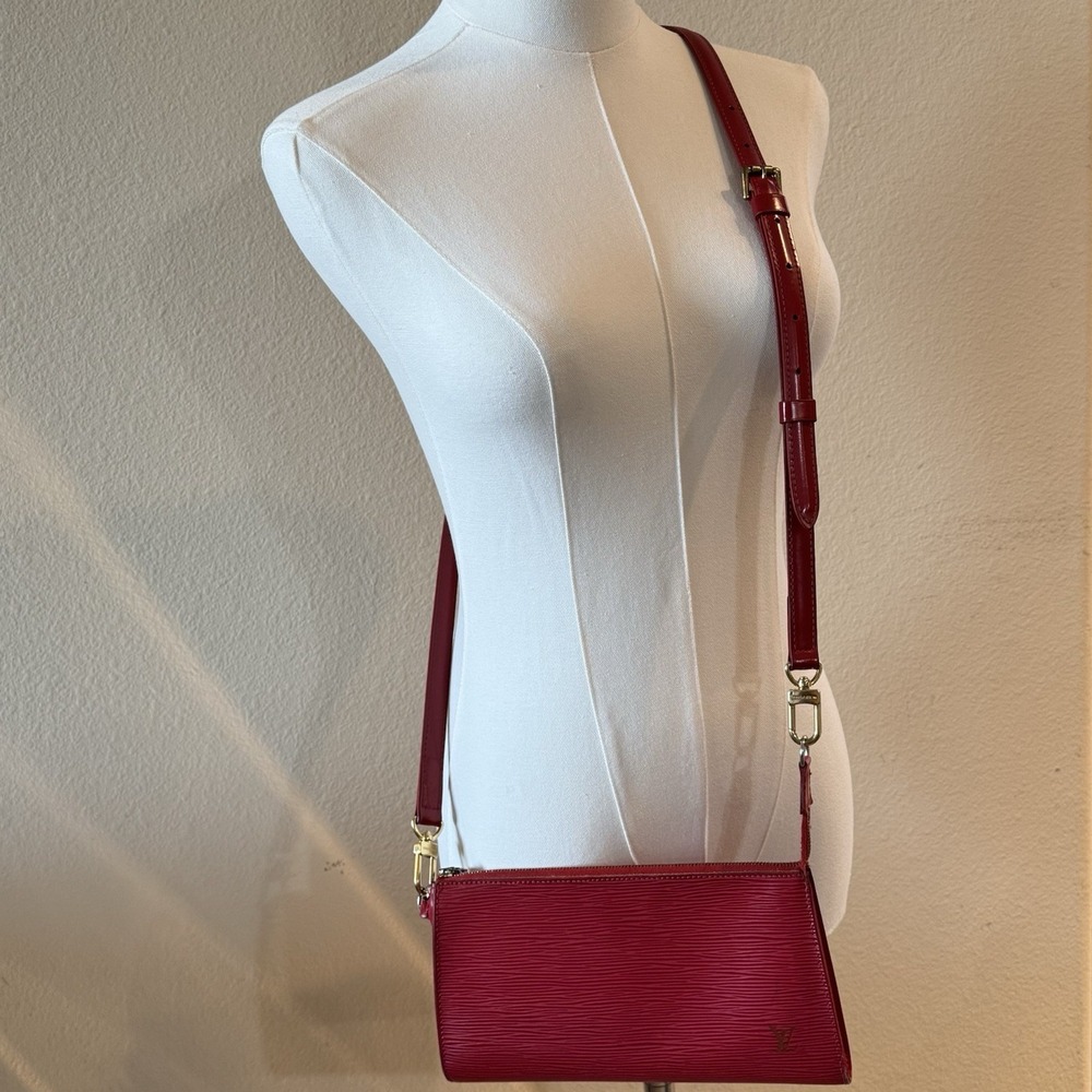 Vintage Louis‎ Vuitton Epi Pochette Accessories Red Leather Clutch France